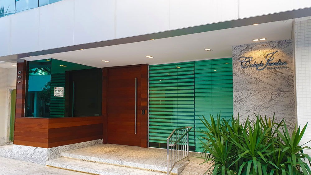 Apartamento de Luxo Pronto no Centro de Balneário Camboriú-SC: 3 suítes, 4 banheiros, 3 vagas de garagem, 145,82m² de área.