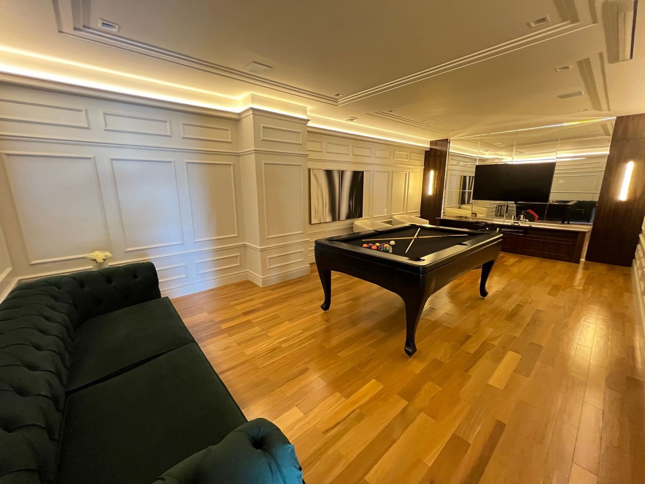 Apartamento de Luxo Frente Mar Pronto Para Morar em Itapema/SC, bairro Meia Praia. 180m², 4 suítes e 3 vagas de garagem. Localização privilegiada.