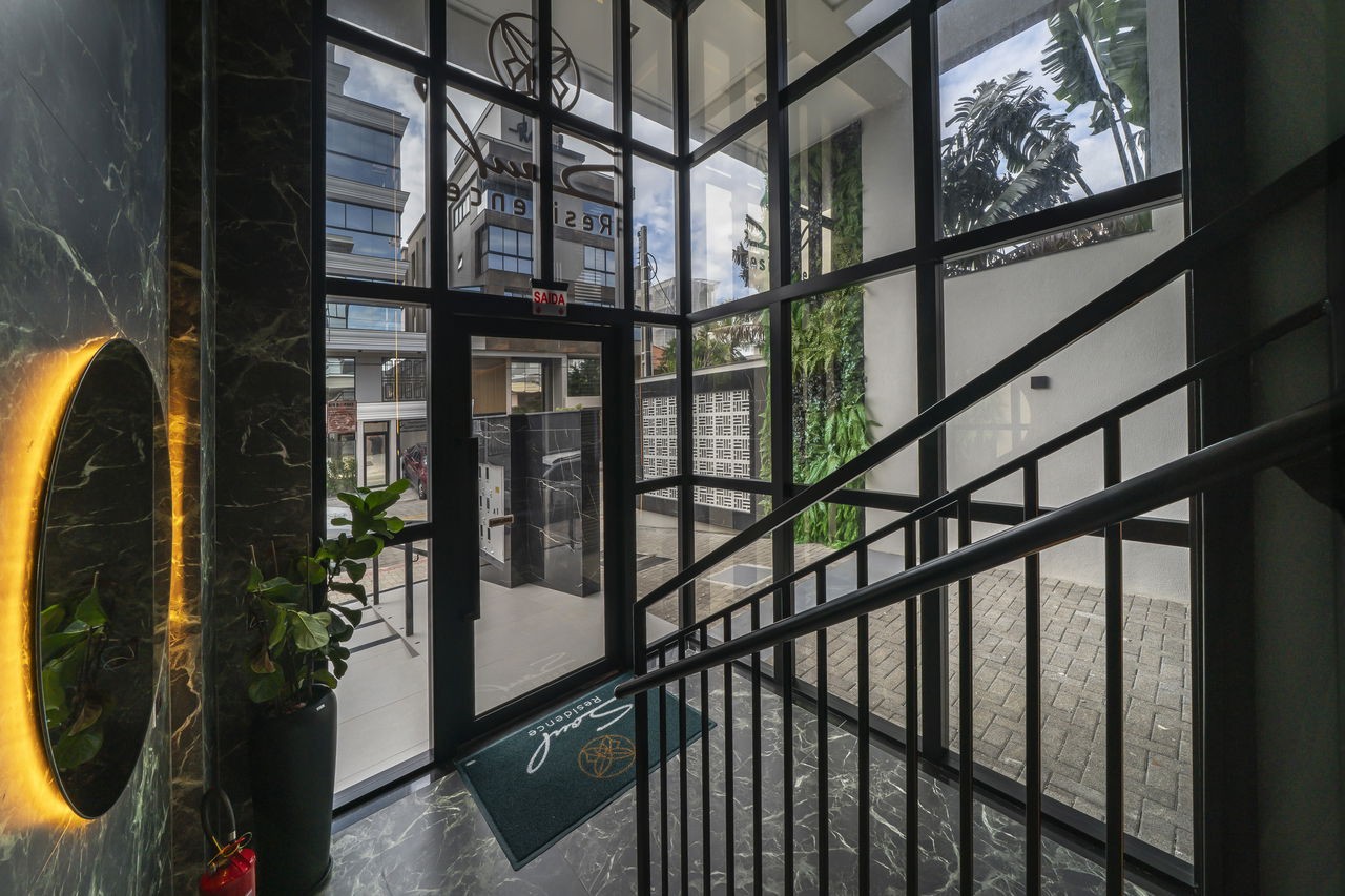 Apartamento Pronto para morar em Bombinhas/SC com 97m² área privativa sendo 2 suítes, 1 vaga de garagem,
