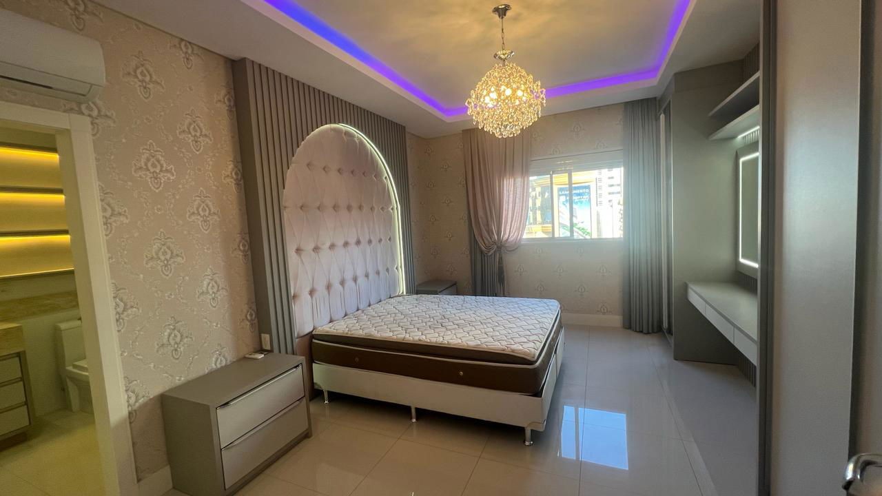 Apartamento Pronto Mobiliado em Itapema/SC no bairro Meia Praia, com 268m², 4suítes e 2vagas de gragem. Ótima localização a 400m do mar. Investimento.