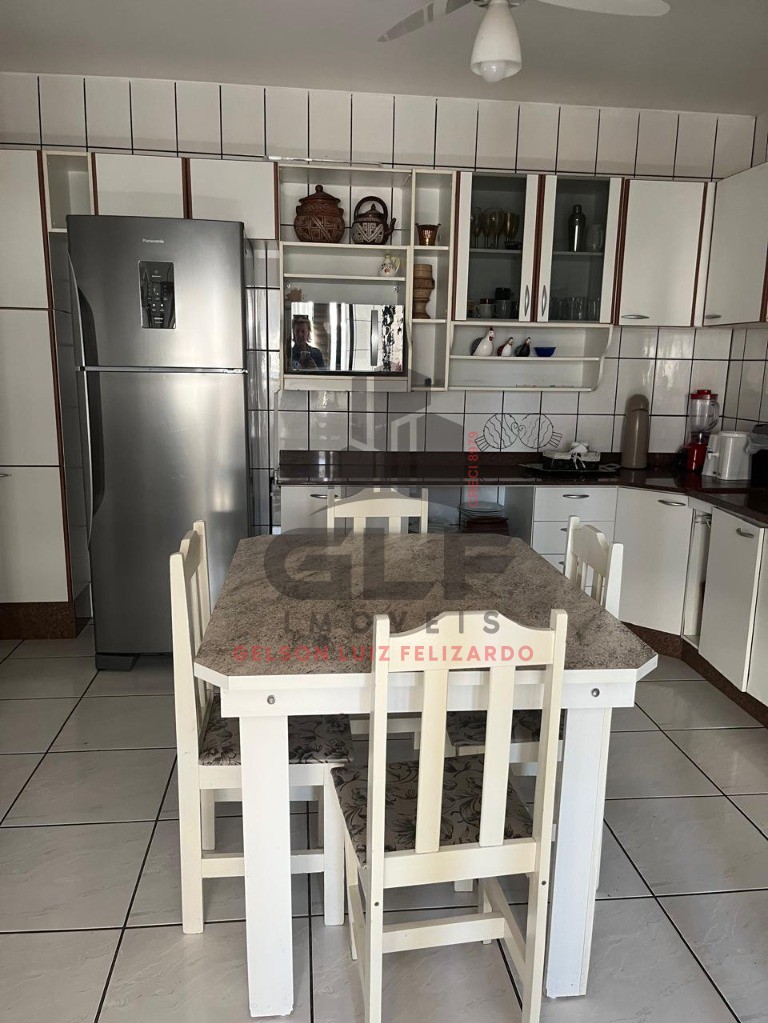 Apartamento Pronto em Itapema/SC bairro Meia Praia, com 250,27m² área privativa sendo 4 dormitórios e 2 suítes, 2 vagas de garagem, bem localizado