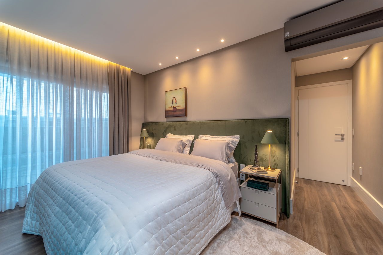 Apartamento de Luxo pronto à Venda no Centro de Balneário Camboriú-SC: 4 Quartos, 4 Suítes, 5 Banheiros, 4 Vagas de Garagem, 237m² de Área
