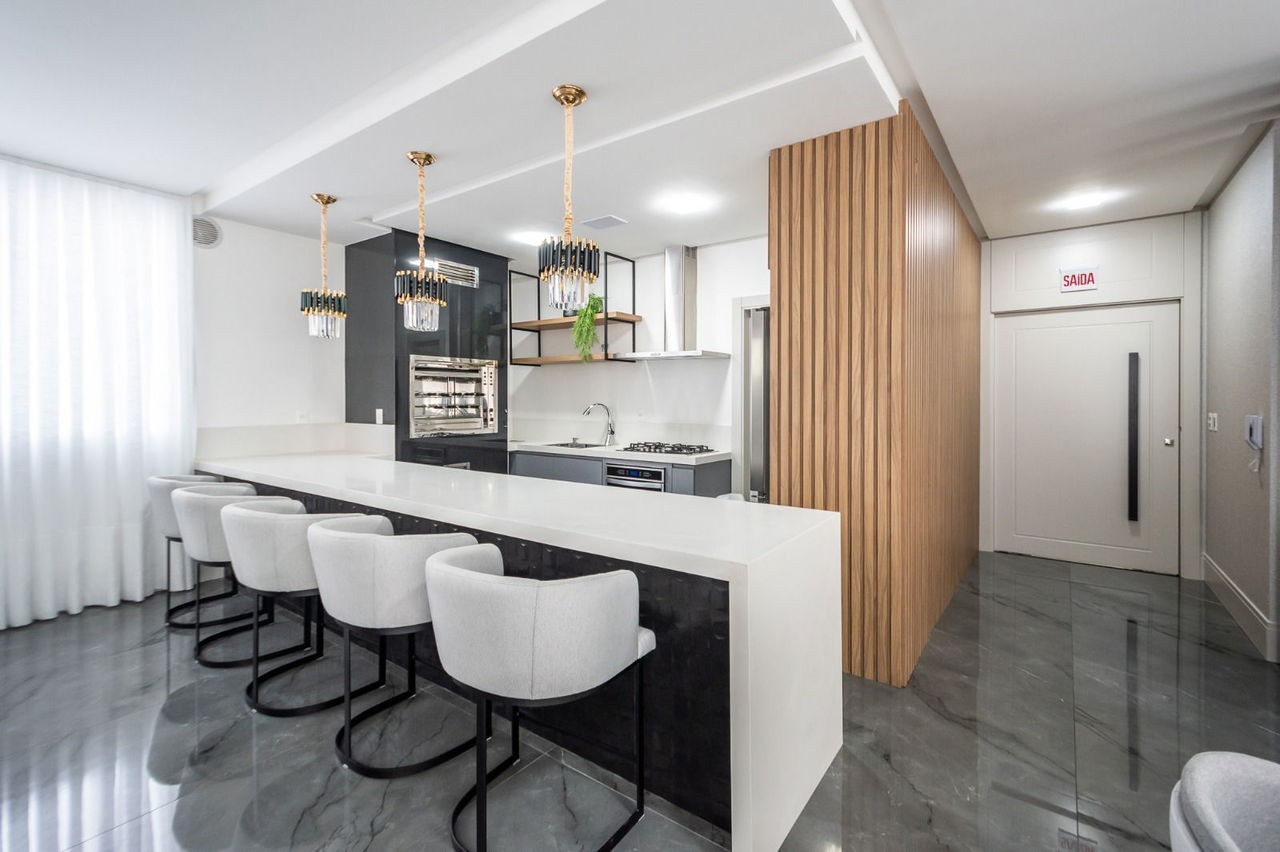 Apartamento de luxo pronto na cidade de Balneário Camboriú/SC, no bairro Centro, com 4 Suítes e 3 Vagas de Garagem. Localização Privilegiada.