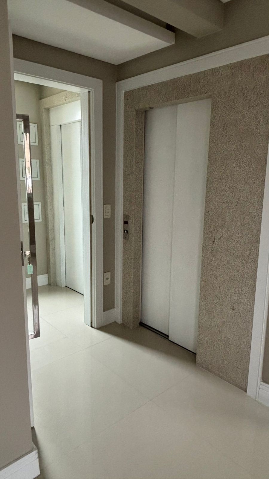 Apartamento Pronto para morar em Balneário Camboriú/SC com 160m² de área privativa sendo 3 suítes 3 vagas de garagem