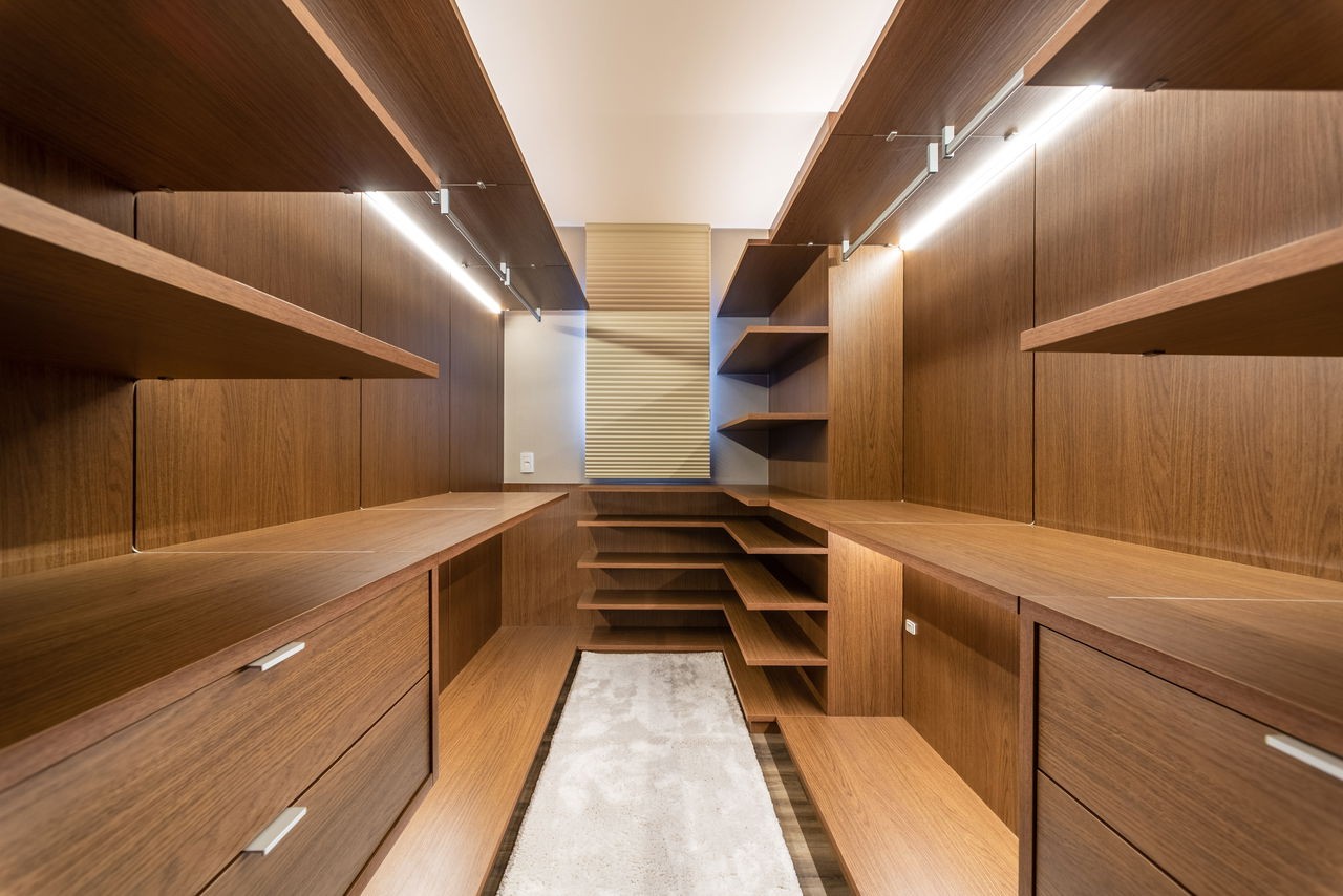 Apartamento de Luxo pronto à Venda no Centro de Balneário Camboriú-SC: 4 Quartos, 4 Suítes, 5 Banheiros, 4 Vagas de Garagem, 237m² de Área