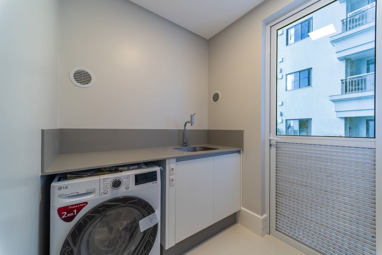 Apartamento de Luxo pronto à Venda no Centro de Balneário Camboriú-SC: 4 Quartos, 4 Suítes, 5 Banheiros, 4 Vagas de Garagem, 237m² de Área