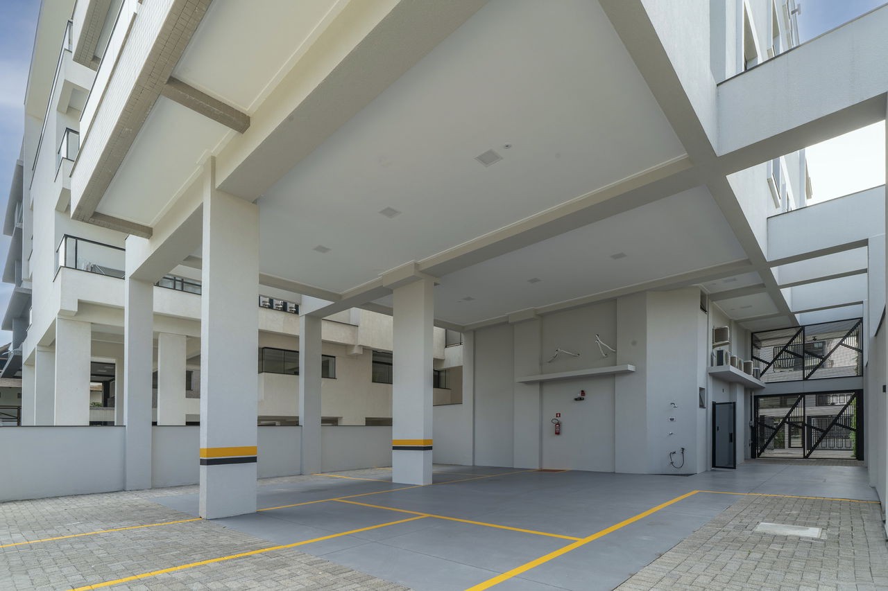 Apartamento Pronto para morar em Bombinhas/SC com 97m² área privativa sendo 2 suítes, 1 vaga de garagem,