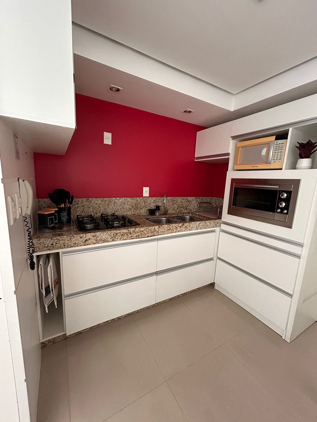 Imperdível apartamento Pronto à venda em Balneário Camboriú-SC, Barra Sul: 3 quartos, 1 suíte, 2 banheiros, 1 vaga de garagem, 140m².