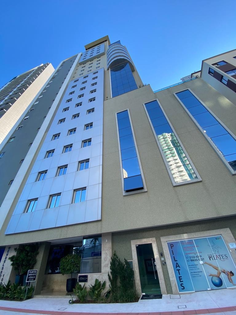 Apartamento Pronto para morar em Balneário Camboriú/SC com 160m² de área privativa sendo 3 suítes 3 vagas de garagem