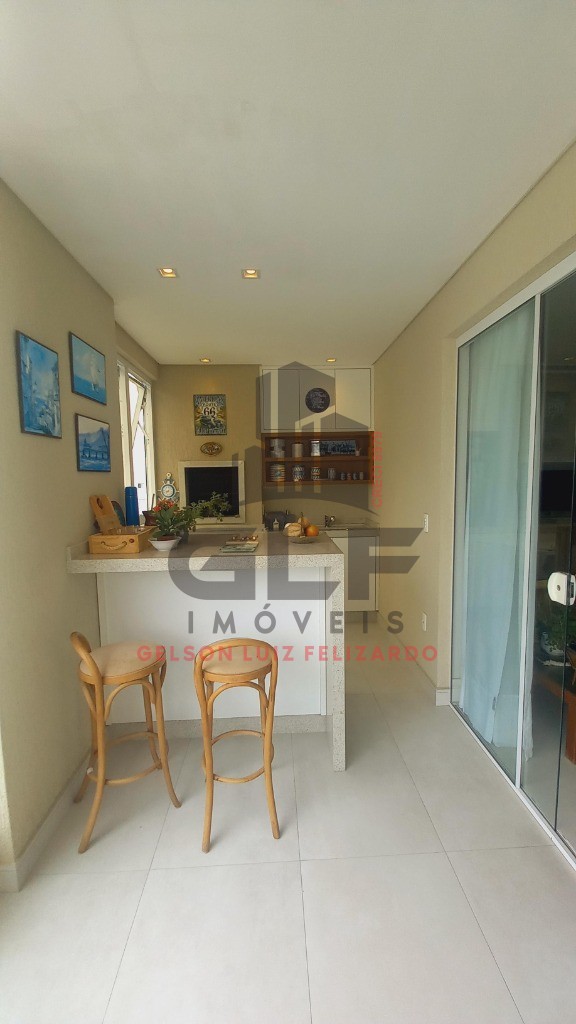 Apartamento de Alto Padrão na cidade de Itapema/SC, no bairro Meia Praia, com 4 Suítes sendo 01 máster com hidromassagem e 3 Vagas de Garagem.