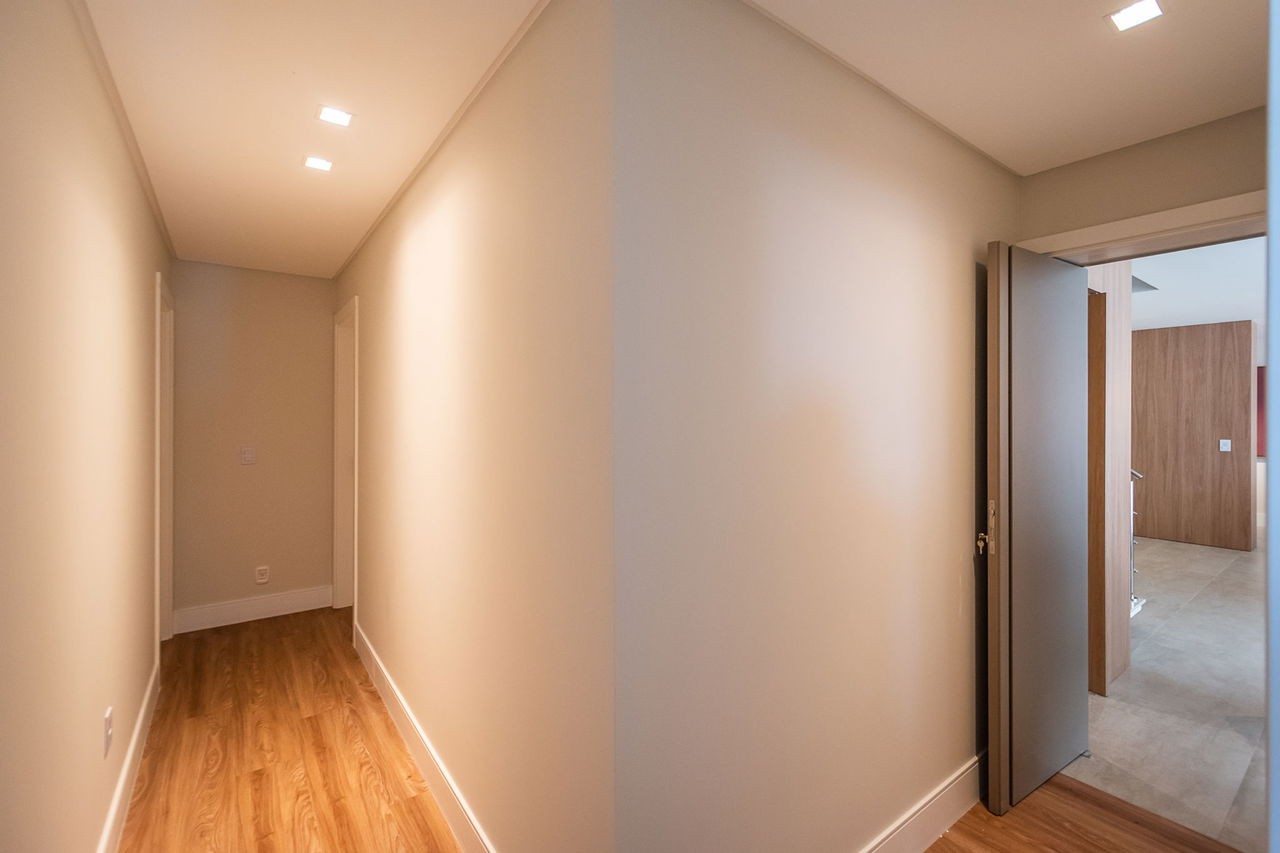 Imperdível apartamento Pronto à venda em Itajaí-SC, no bairro Fazenda: 3 quartos, 3 suítes, 5 banheiros, 5 vagas de garagem, 328,96 m²!