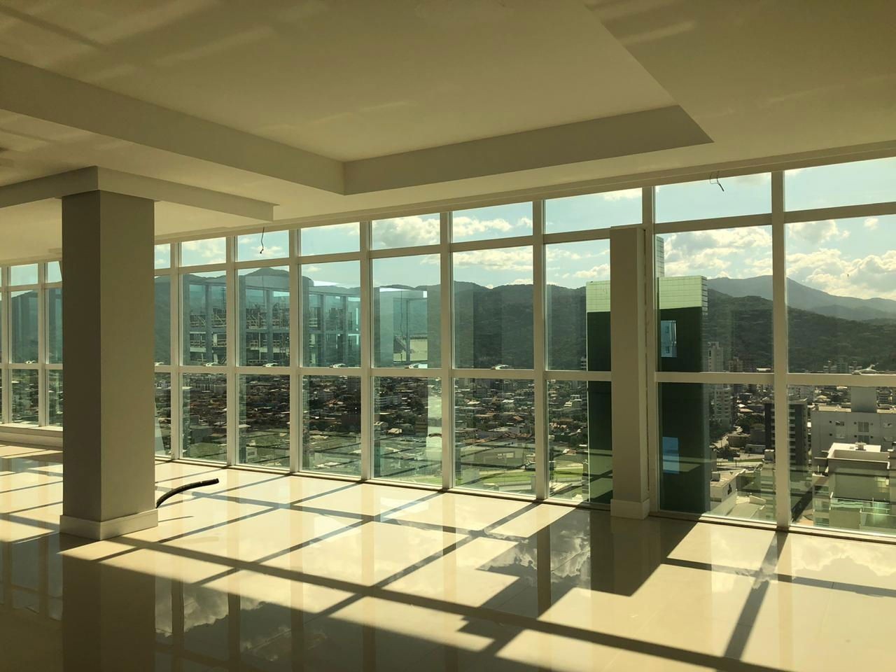 Apartamento Pronto em Itapema/SC bairro Meia Praia, com 417,09m² área privativa não perca essa oportunidade