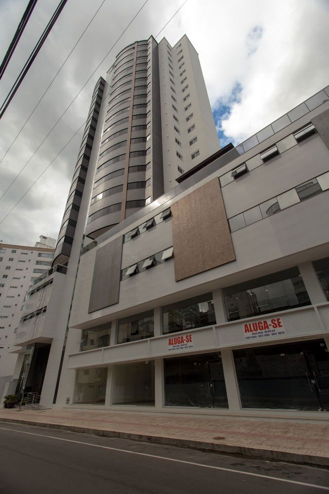 Apartamento de luxo Pronto na cidade de Balneário Camboriú/SC, no bairro Centro, com 4 Suítes e 3 Vagas de Garagem. Localização Privilegiada.