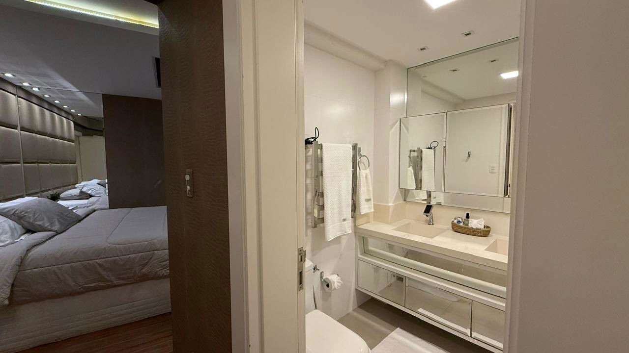 Apartamento Pronto Para morar em Balneário Camboriú/SC com 300m² área privativa sendo 4 suítes, 5 vagas de garagem, lazer completo