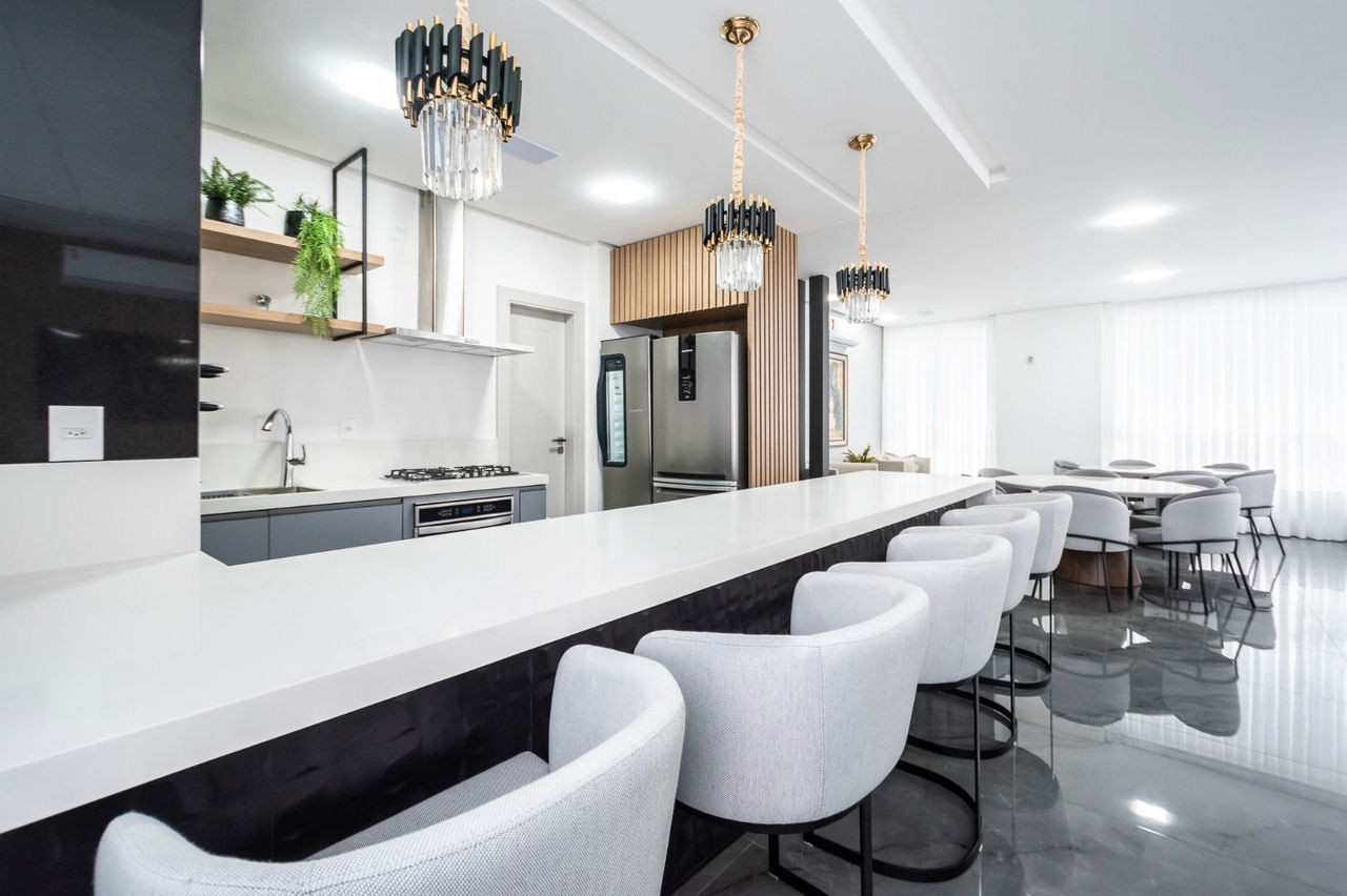 Apartamento de luxo pronto na cidade de Balneário Camboriú/SC, no bairro Centro, com 4 Suítes e 3 Vagas de Garagem. Localização Privilegiada.