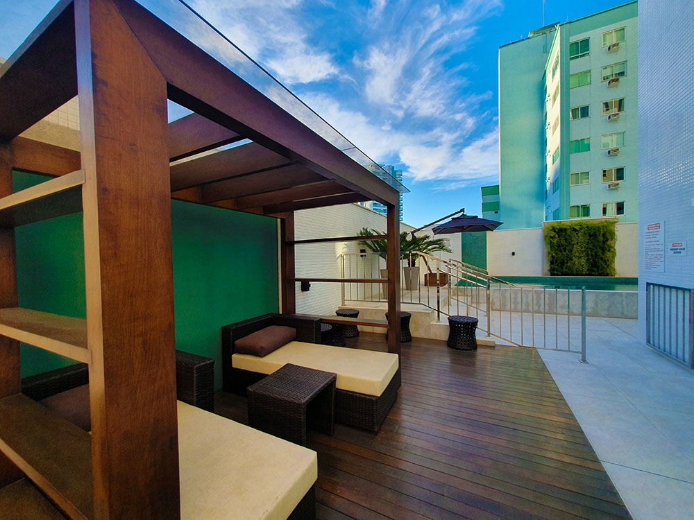 Apartamento de Luxo Pronto no Centro de Balneário Camboriú-SC: 3 suítes, 4 banheiros, 3 vagas de garagem, 145,82m² de área.
