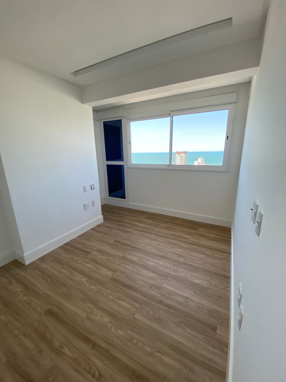 Imperdível! Apartamento de Luxo Pronto na Barra Sul, Balneário Camboriú-SC: 4 suítes, 3 vagas, 220,79m². Agende sua visita!