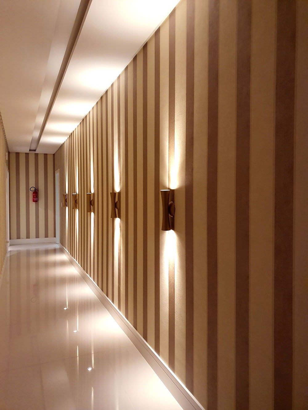 Apartamento de Luxo Pronto no Centro de Balneário Camboriú-SC: 3 suítes, 4 banheiros, 3 vagas de garagem, 145,82m² de área.
