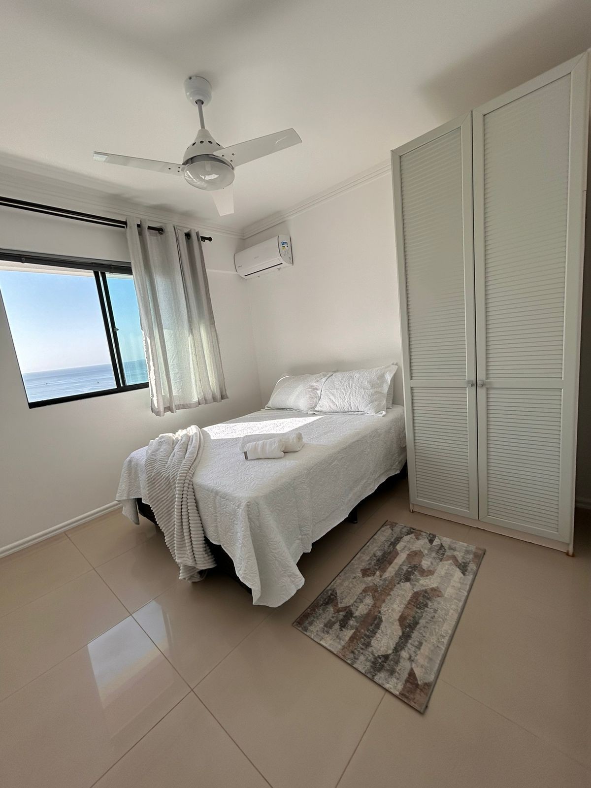 Imperdível apartamento Pronto à venda em Balneário Camboriú-SC, Barra Sul: 3 quartos, 1 suíte, 2 banheiros, 1 vaga de garagem, 140m².
