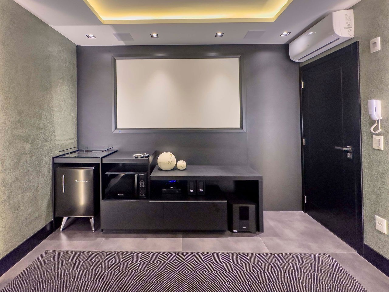Apartamento de Luxo pronto no Centro de Balneário Camboriú-SC: 03 Quartos, 3 Suítes, 4 Banheiros, 3 Vagas, 135,60m².