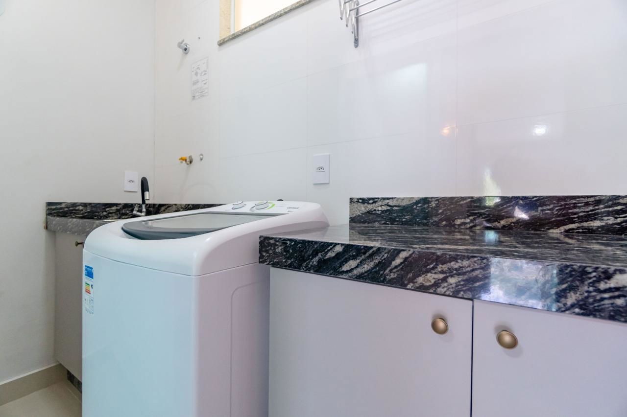 Apartamento Pronto à venda em Bombinhas-SC, Canto Grande: 1 quarto, 1 suíte, 1 banheiro, 1 vaga - 70m². Aproveite!