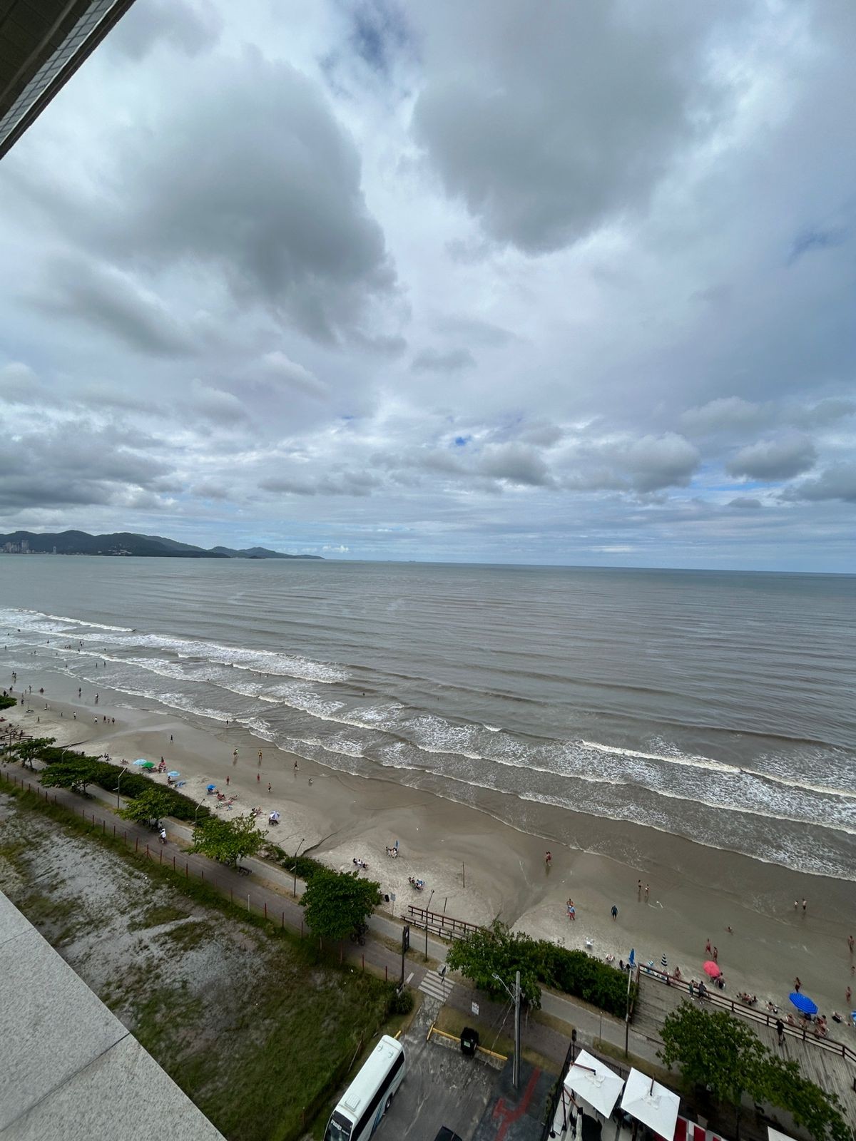 Apartamento Frente Mar Pronto Mobiliado em Itapema/SC no bairro Meia Praia,Localização Privilegiada, 180m² com 4 suítes e 4 vagas de garagem. Investir