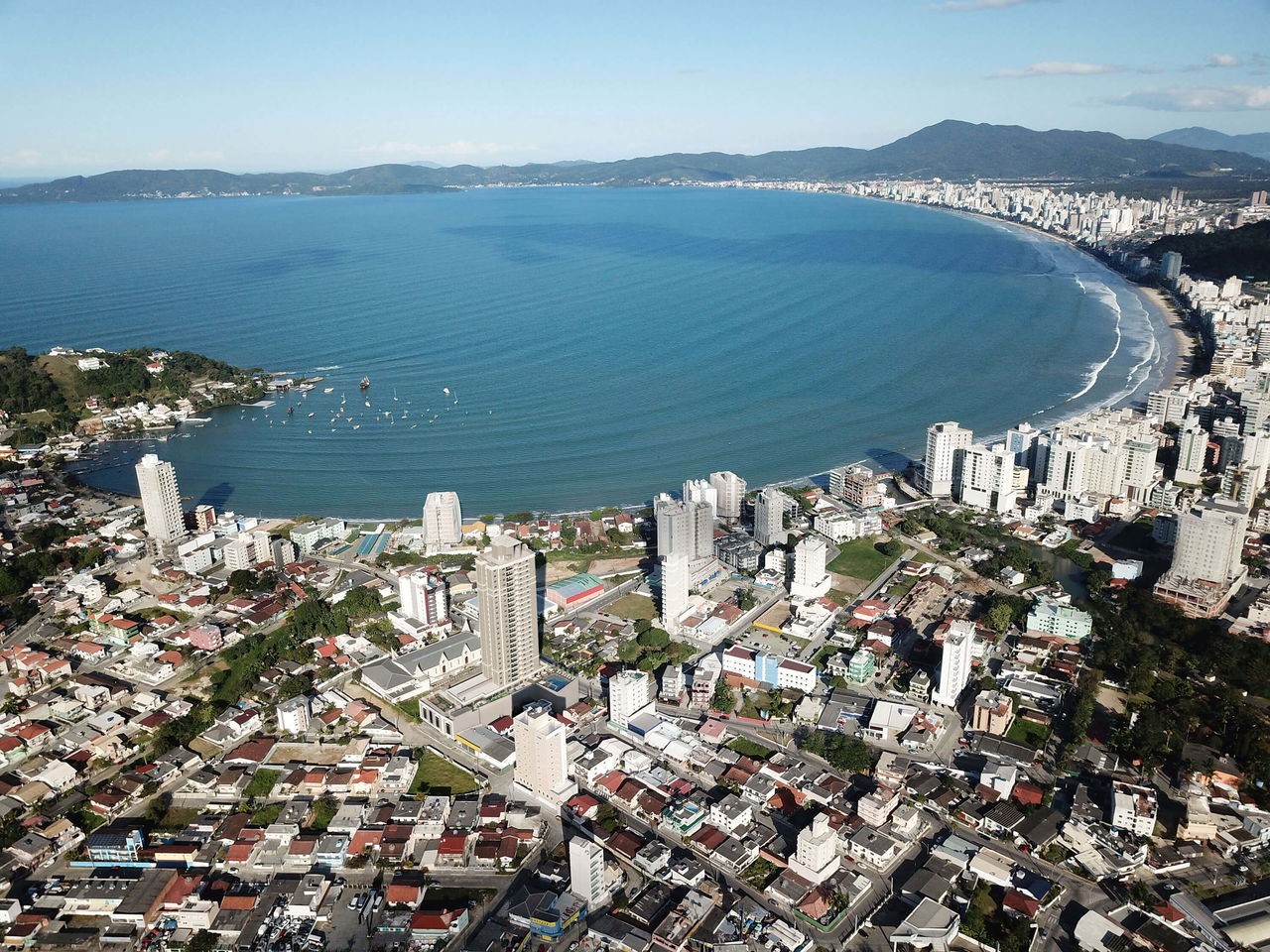 Apartamento Pronto à venda em Itapema-SC, Canto da Praia: 3 quartos, 1 suíte, 3 banheiros, 3 vagas, 101,92m². Aproveite!