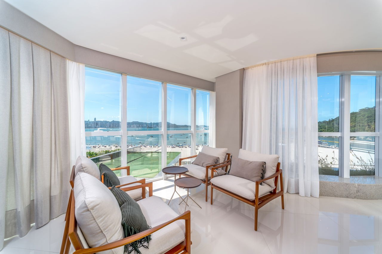 Apartamento de Luxo pronto à Venda no Centro de Balneário Camboriú-SC: 4 Quartos, 4 Suítes, 5 Banheiros, 4 Vagas de Garagem, 237m² de Área