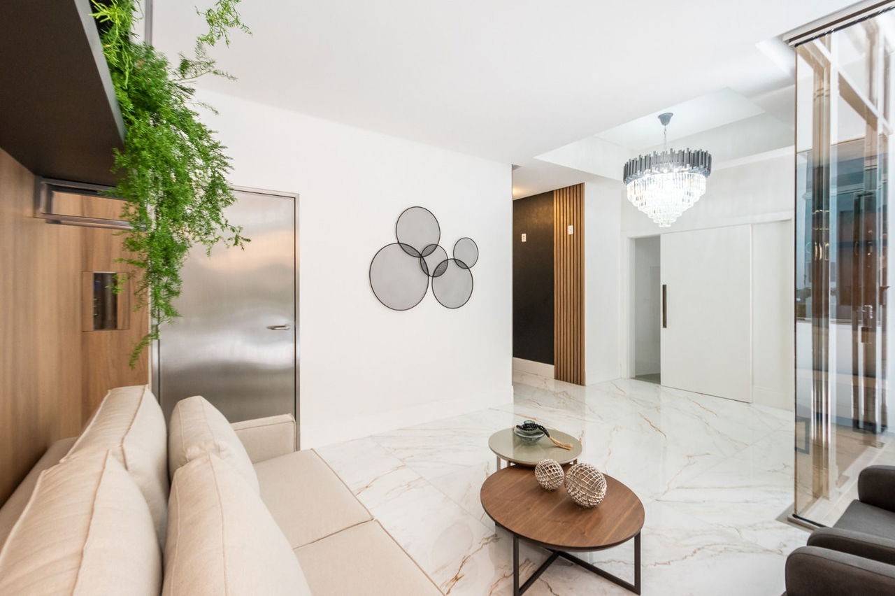 Apartamento de luxo pronto na cidade de Balneário Camboriú/SC, no bairro Centro, com 4 Suítes e 3 Vagas de Garagem. Localização Privilegiada.