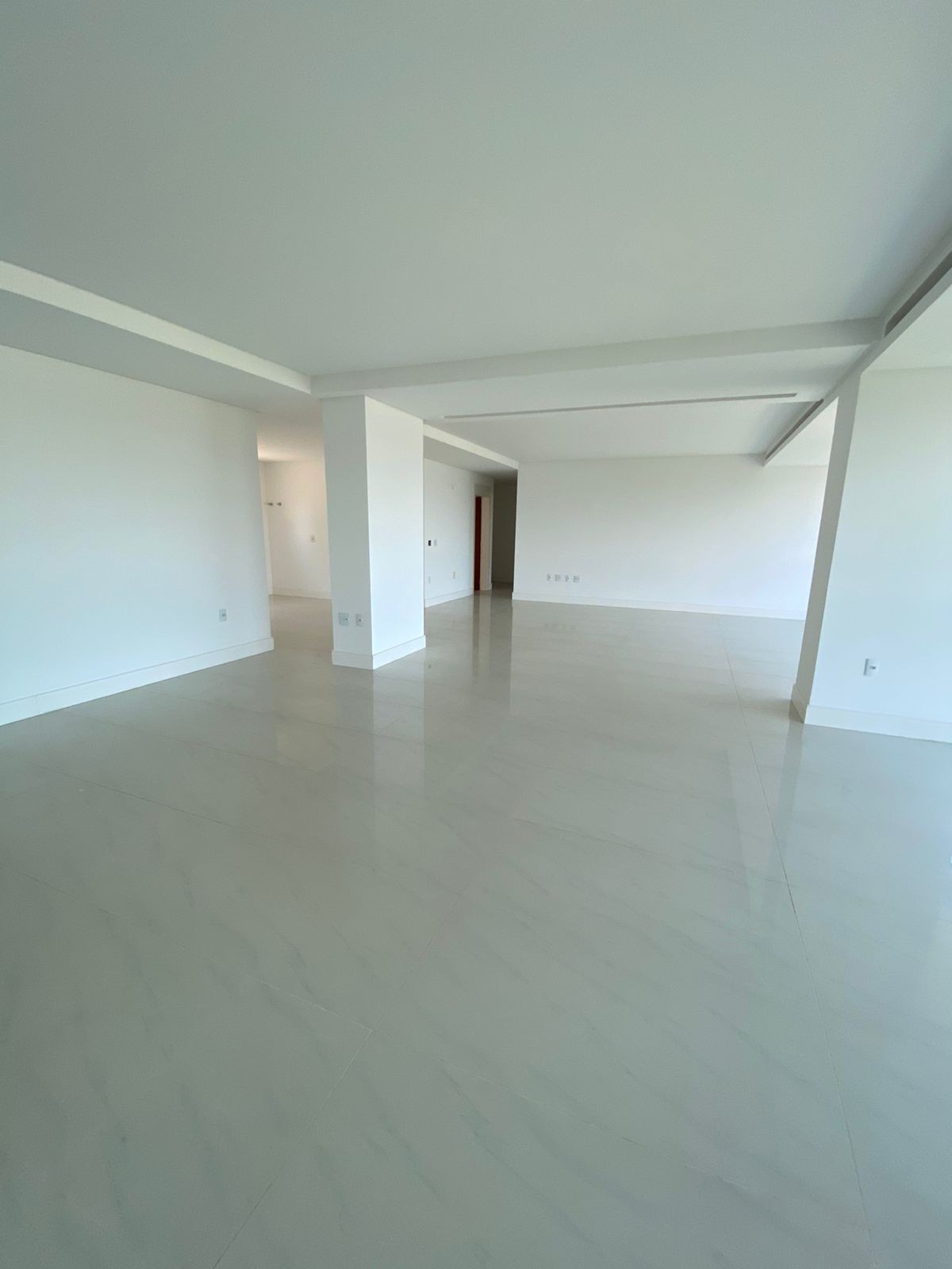 Imperdível! Apartamento de Luxo Pronto na Barra Sul, Balneário Camboriú-SC: 4 suítes, 3 vagas, 220,79m². Agende sua visita!