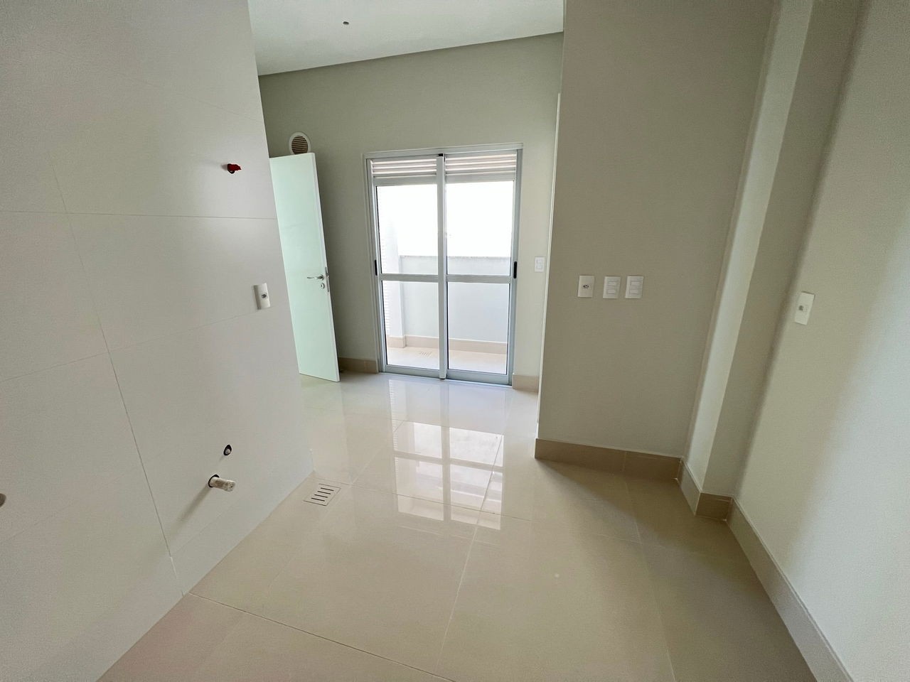 Apartamento Novo e Pronto para morar na cidade de Itapema/SC no bairro Morretes, com 2 Suítes e 1 Vaga de garagem, com Lazer Completo. Bem localizado.