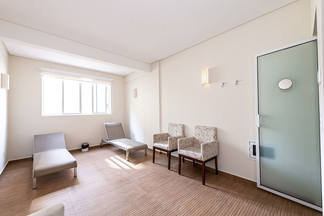 Sala comercial na cidade de Balneário Camboriú/SC no bairro Centro, com 109m² e 1 Vaga de Garagem.
