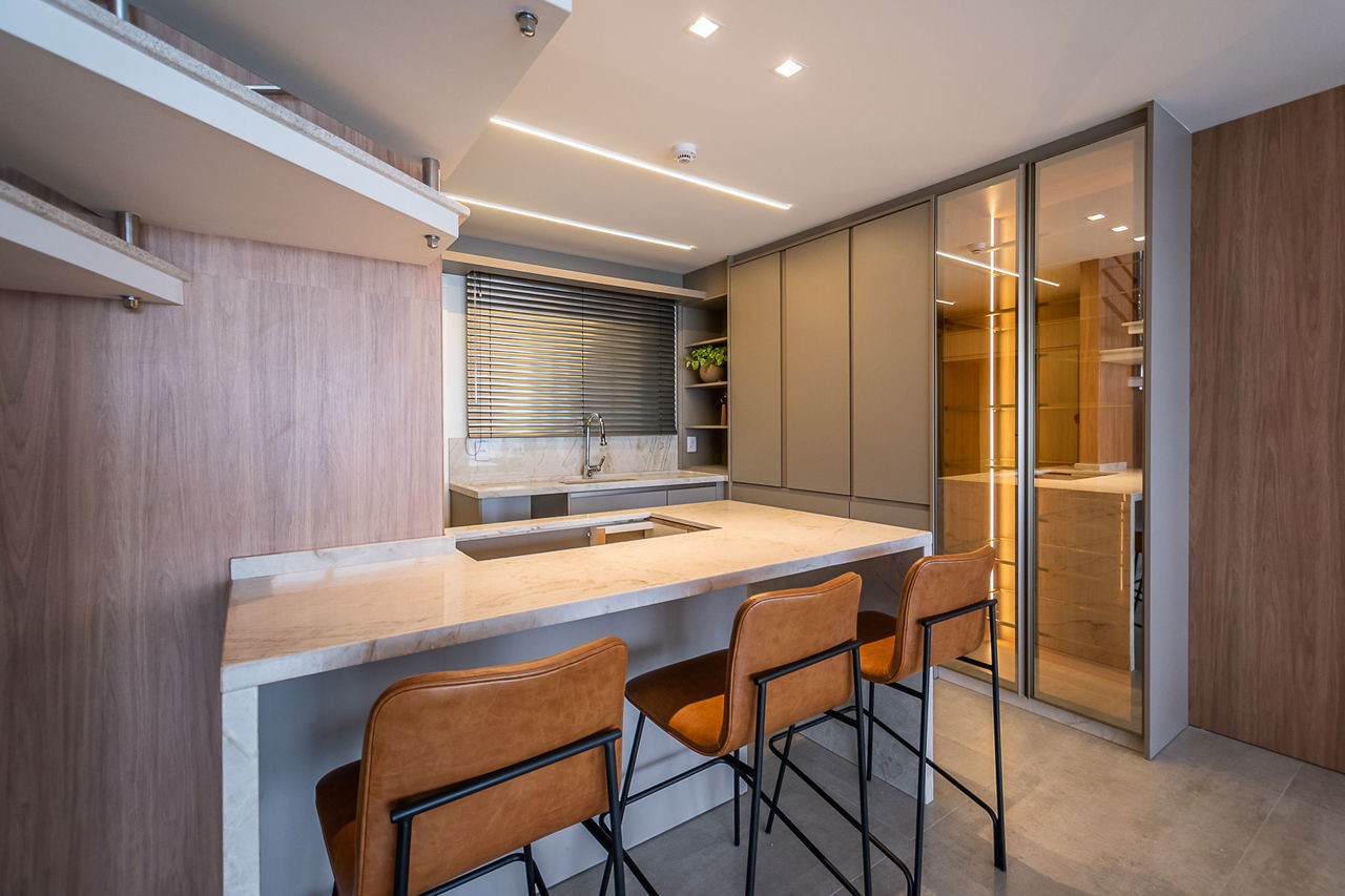 Imperdível apartamento Pronto à venda em Itajaí-SC, no bairro Fazenda: 3 quartos, 3 suítes, 5 banheiros, 5 vagas de garagem, 328,96 m²!