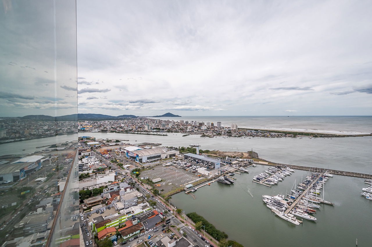 Imperdível apartamento Pronto à venda em Itajaí-SC, no bairro Fazenda: 3 quartos, 3 suítes, 5 banheiros, 5 vagas de garagem, 328,96 m²!