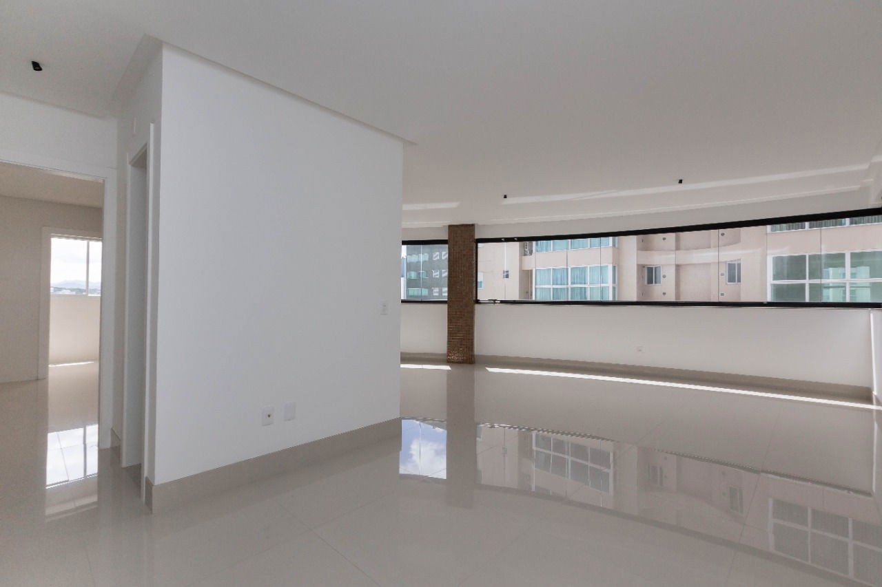 Apartamento de luxo Pronto na cidade de Balneário Camboriú/SC, no bairro Centro, com 4 Suítes e 3 Vagas de Garagem. Localização Privilegiada.