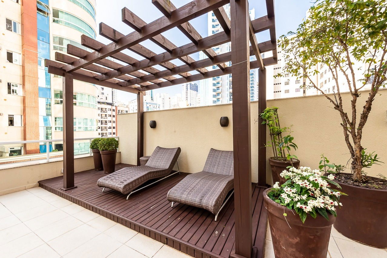 Sala comercial na cidade de Balneário Camboriú/SC no bairro Centro, com 109m² e 1 Vaga de Garagem.
