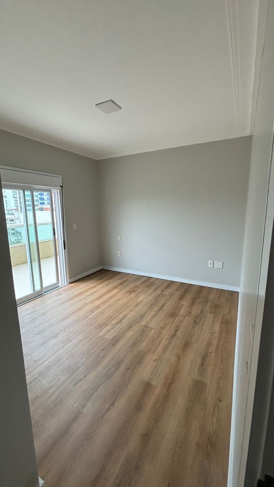Apartamento Pronto para morar em Balneário Camboriú/SC com 160m² de área privativa sendo 3 suítes 3 vagas de garagem