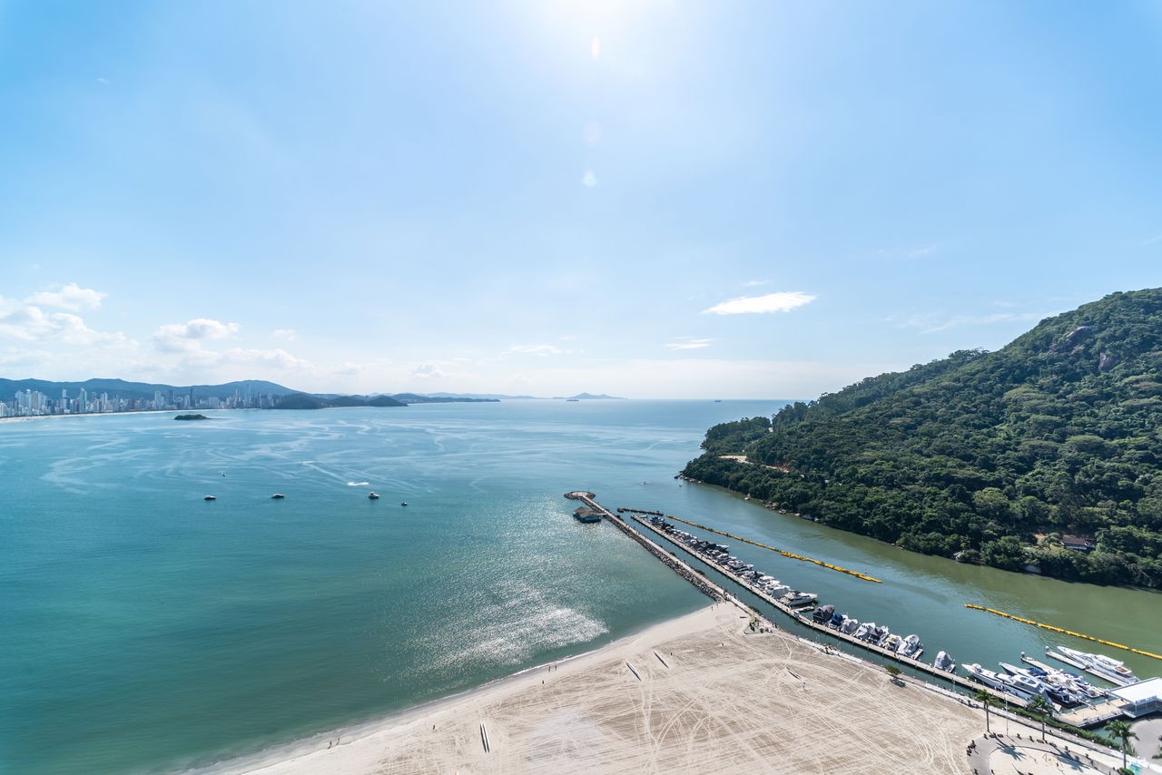 Luxuoso apartamento pronto à venda no Centro de Balneário Camboriú-SC: 4 quartos, 4 suítes, 4 banheiros, 4 vagas de garagem, 233m².