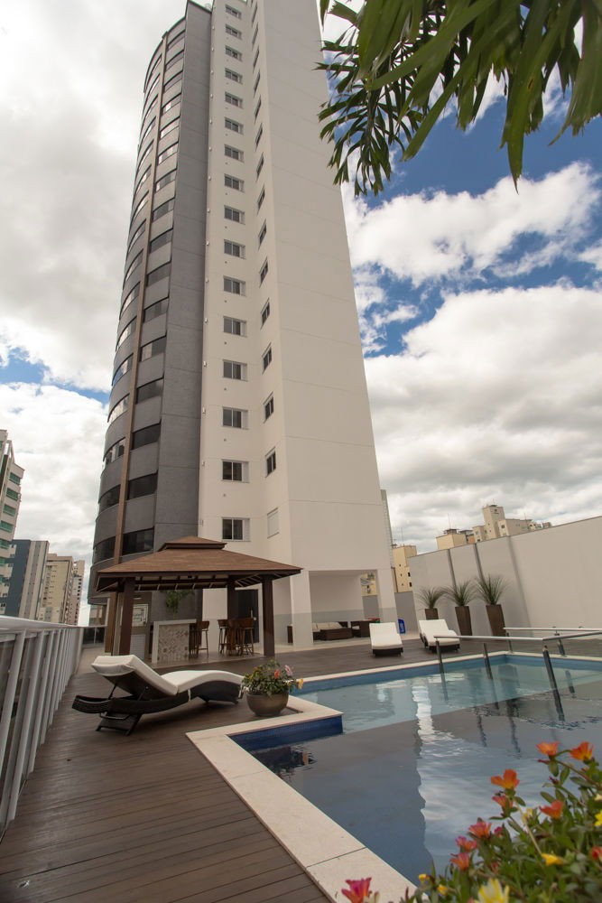 Apartamento de luxo Pronto na cidade de Balneário Camboriú/SC, no bairro Centro, com 4 Suítes e 3 Vagas de Garagem. Localização Privilegiada.
