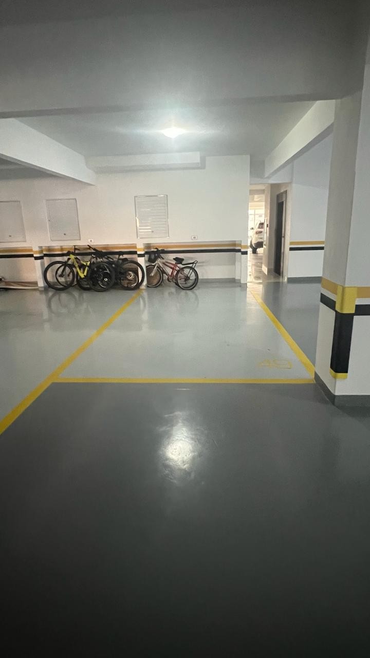 Apartamento Pronto Mobiliado em Itapema/SC no bairro Meia Praia, com 268m², 4suítes e 2vagas de gragem. Ótima localização a 400m do mar. Investimento.
