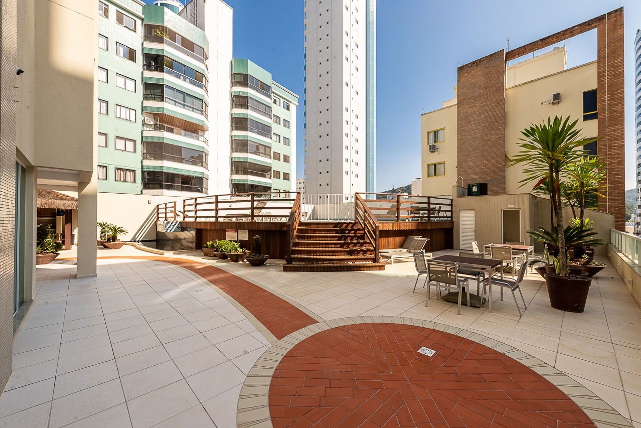 Sala comercial na cidade de Balneário Camboriú/SC no bairro Centro, com 109m² e 1 Vaga de Garagem.
