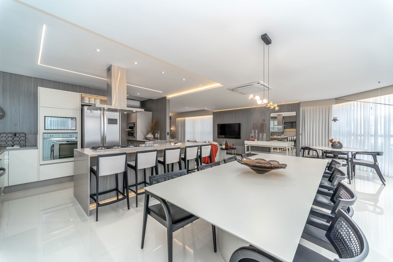 Apartamento de luxo pronto no Centro de Balneário Camboriú-SC: 4 quartos, 4 suítes, 5 banheiros, 4 vagas de garagem, 237m²