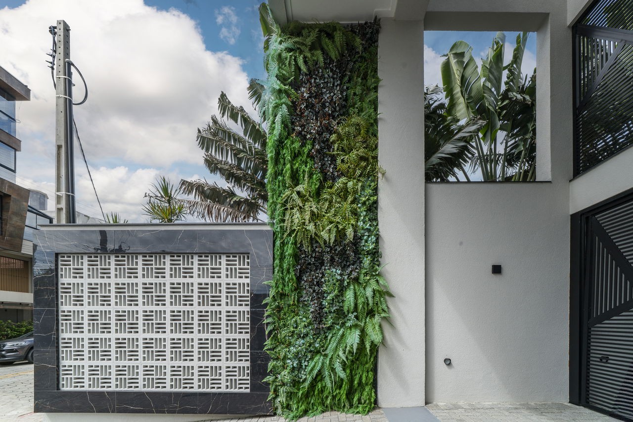 Apartamento Pronto para morar em Bombinhas/SC com 97m² área privativa sendo 2 suítes, 1 vaga de garagem,