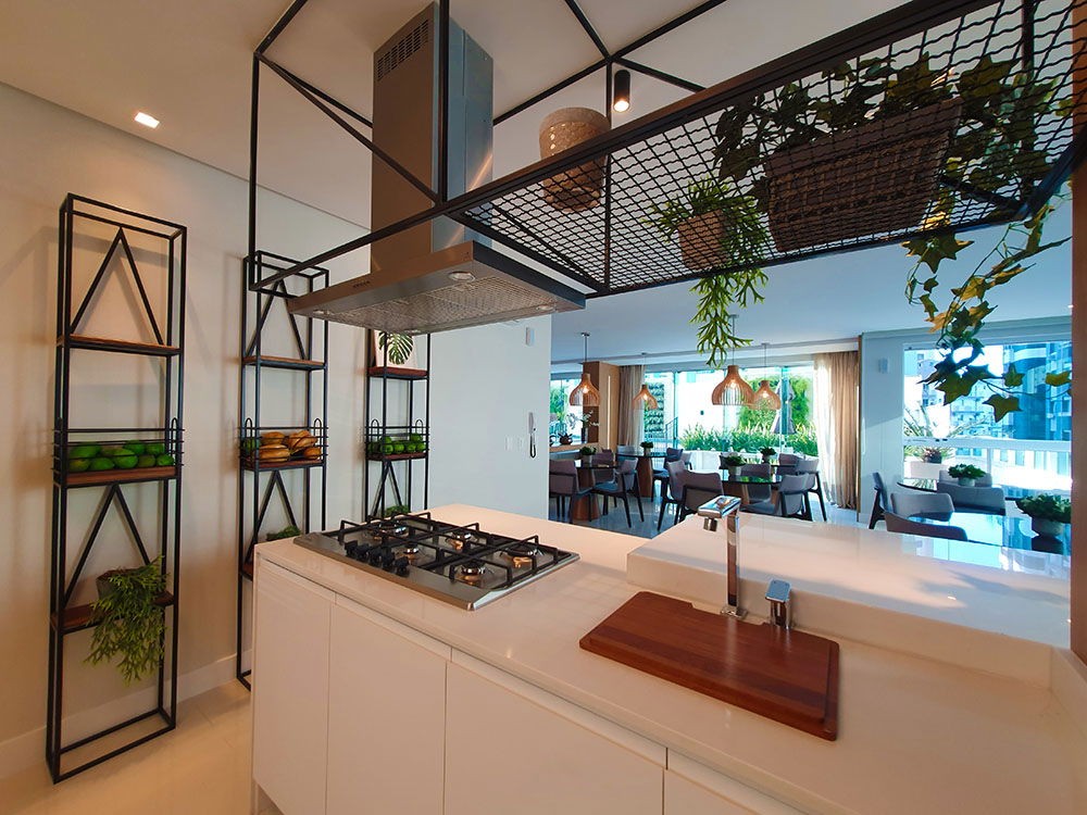 Apartamento de Luxo Pronto no Centro de Balneário Camboriú-SC: 3 suítes, 4 banheiros, 3 vagas de garagem, 145,82m² de área.