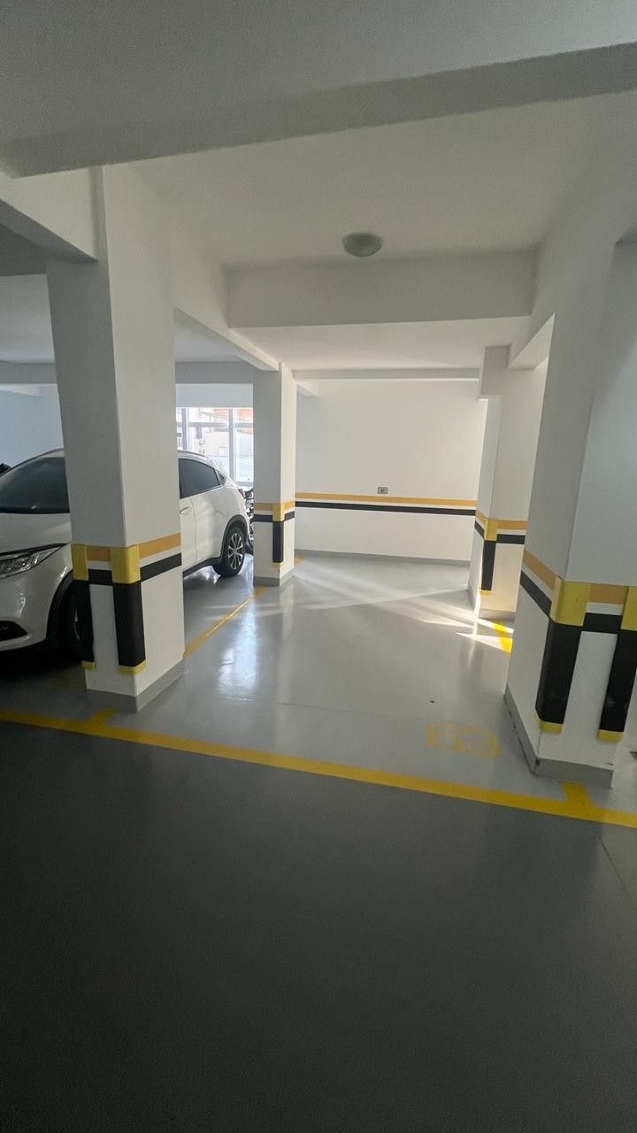 Apartamento Pronto Mobiliado em Itapema/SC no bairro Meia Praia, com 268m², 4suítes e 2vagas de gragem. Ótima localização a 400m do mar. Investimento.
