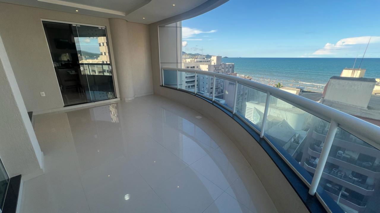 Apartamento Pronto Mobiliado em Itapema/SC no bairro Meia Praia, com 268m², 4suítes e 2vagas de gragem. Ótima localização a 400m do mar. Investimento.