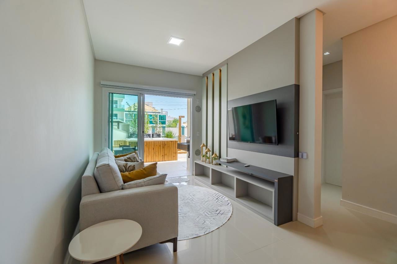 Apartamento Pronto à venda em Bombinhas-SC, Canto Grande: 1 quarto, 1 suíte, 1 banheiro, 1 vaga - 70m². Aproveite!