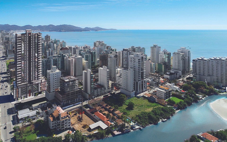Apartamento em Construção em Itapema/SC no bairro Meia Praia, 4 Suítes e 3 Vagas de garagem, com Lazer Completo, a 400m do mar. Bem Localizado.