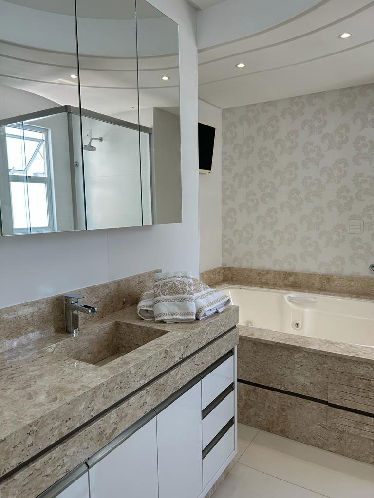 Apartamento Pronto em Itapema/SC com 268,27m² área privativa sendo, 4 suítes, 2 vagas de garagem, área de lazer completa