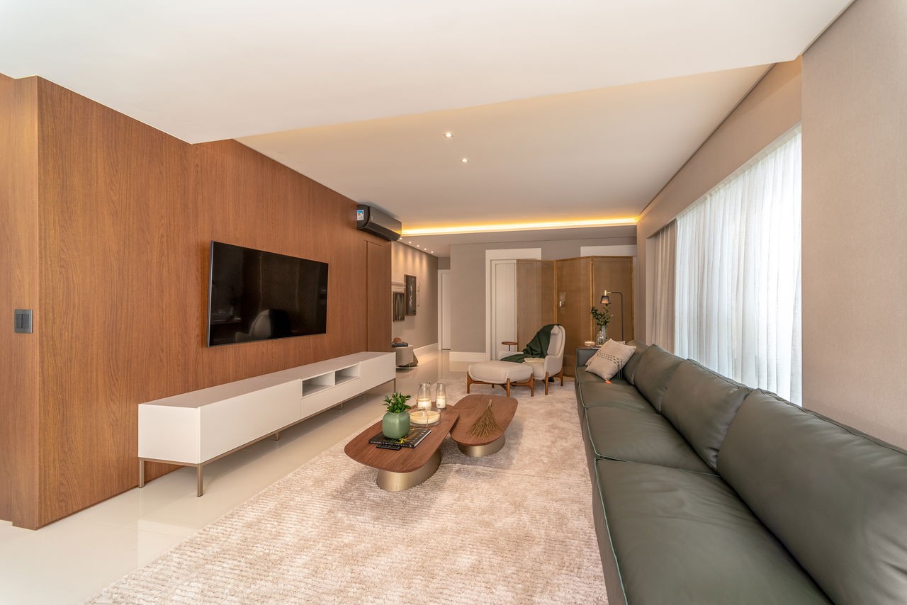 Apartamento de Luxo pronto à Venda no Centro de Balneário Camboriú-SC: 4 Quartos, 4 Suítes, 5 Banheiros, 4 Vagas de Garagem, 237m² de Área